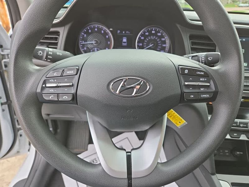 2020 Hyundai Elantra SELImage 20