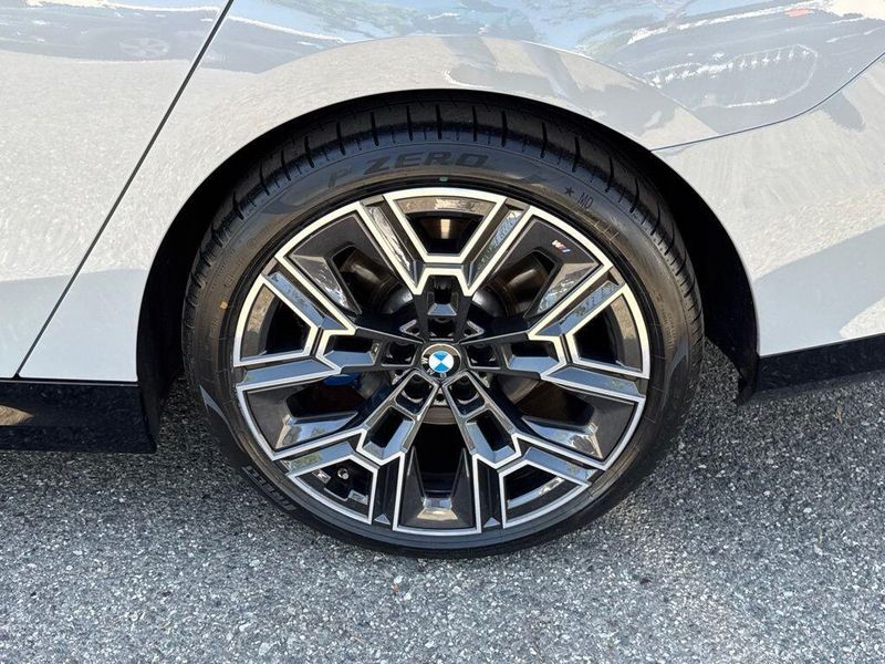Used 2025 BMW 5 Series 530iImage 13