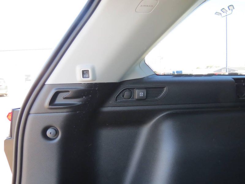 Used 2023 Jeep Grand Cherokee Limited 4x4 4dr SUVImage 27