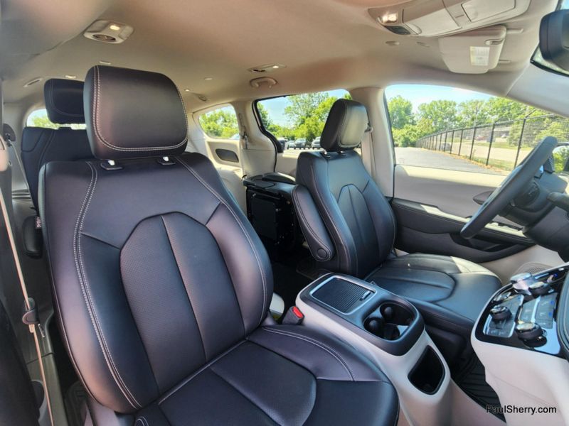 Used 2024 Chrysler Pacifica Touring L