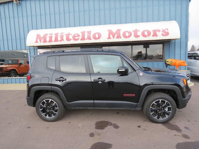 2023 Jeep Renegade Trailhawk 4x4 4dr SUVImage 1