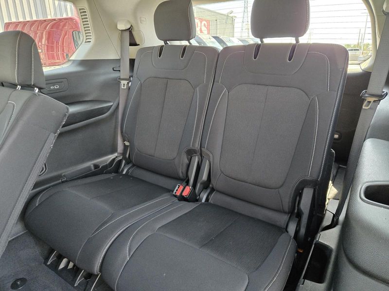 Used 2023 Jeep Grand Cherokee L Laredo 4x2