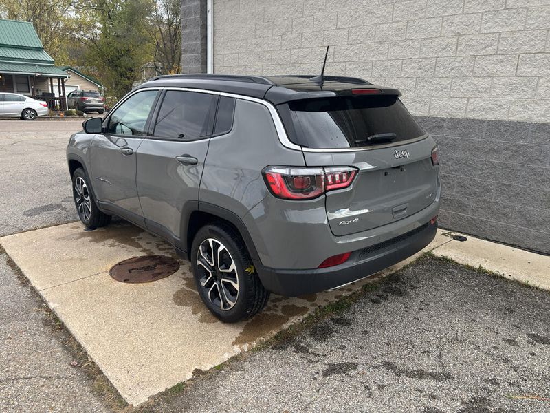 Used 2023 Jeep Compass LimitedImage 3