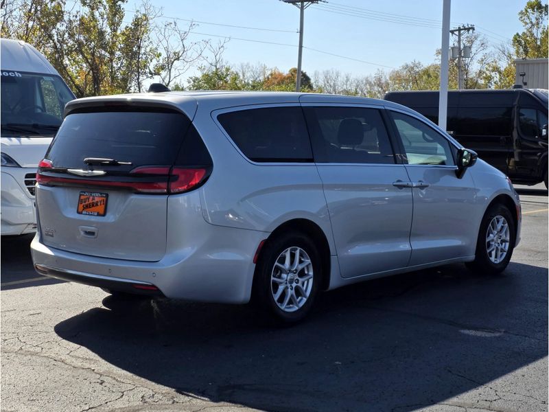 Used 2024 Chrysler Pacifica Touring