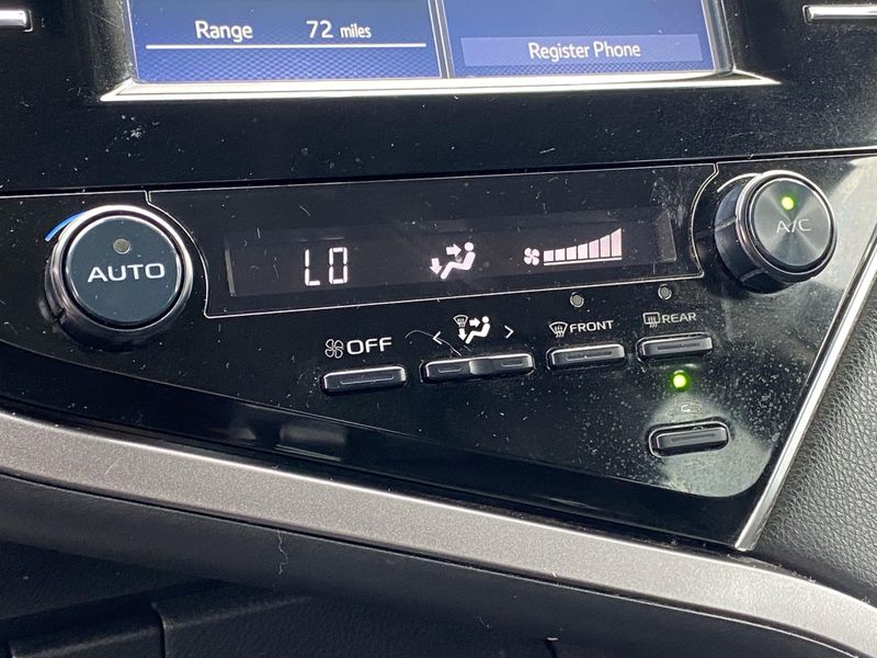 2018 Toyota Camry SEImage 22