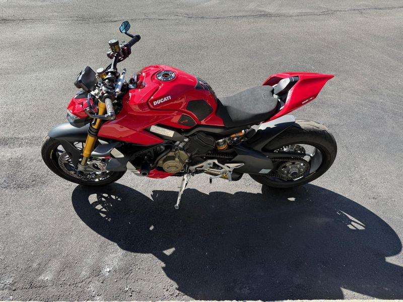 2021 Ducati Streetfighter V4 SImage 2