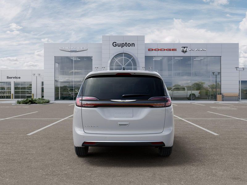 New 2026 Chrysler Pacifica SelectImage 40
