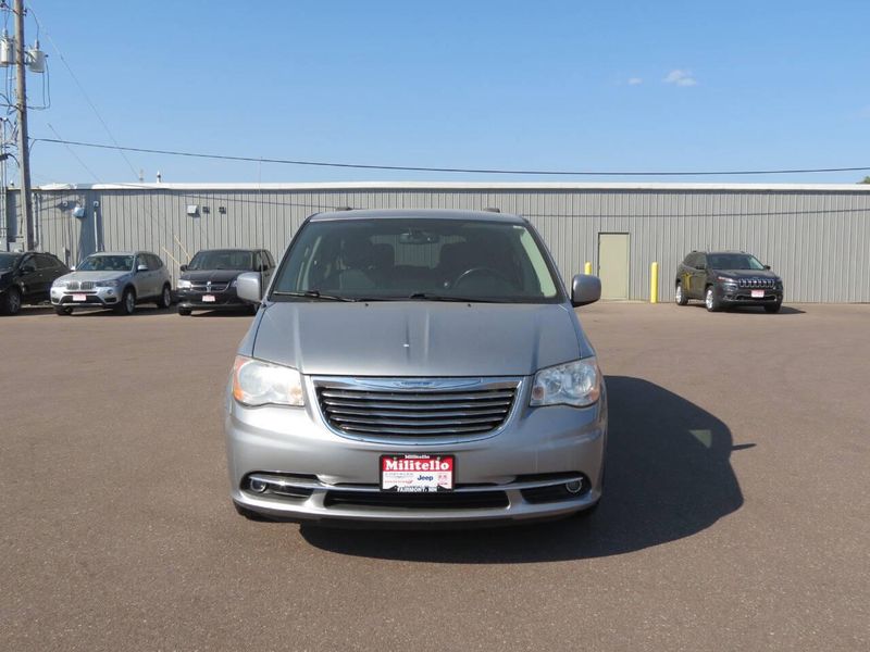 Used 2014 Chrysler Town & Country Touring 4dr Mini VanImage 7