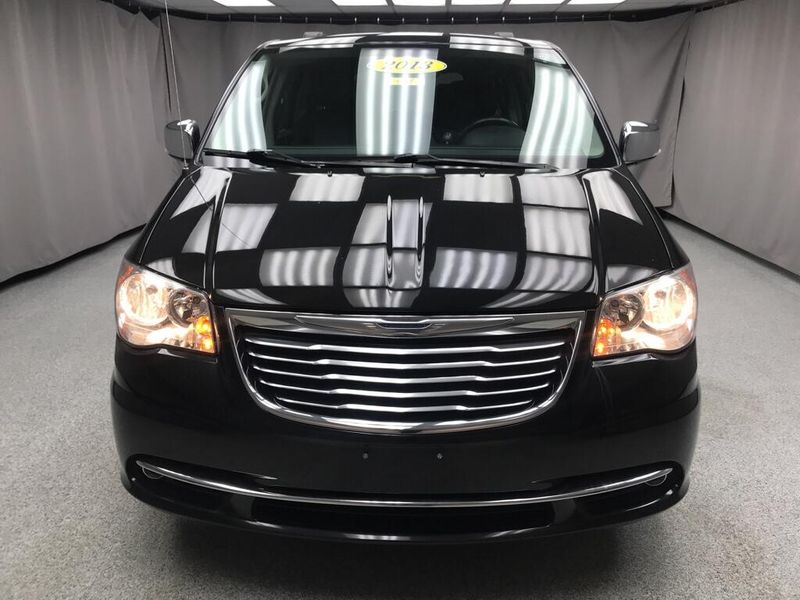 Used 2013 Chrysler Town & Country Touring-LImage 6