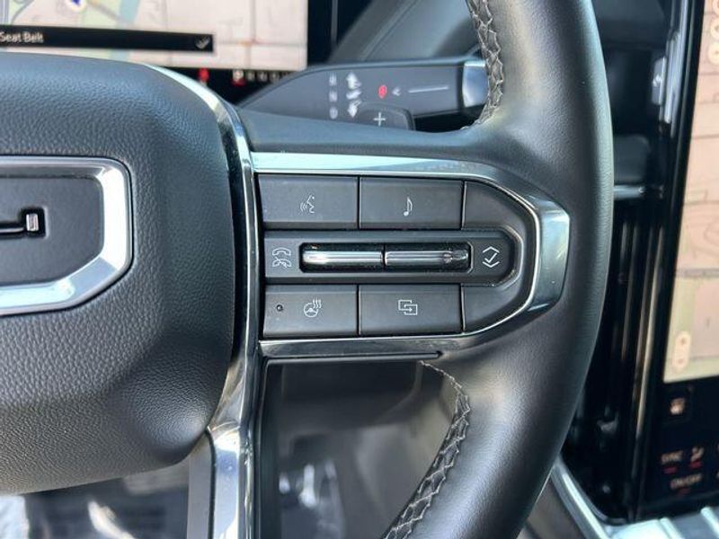 Used 2025 GMC Yukon XL DenaliImage 25