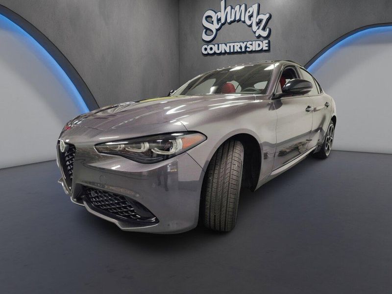 Used 2026 Alfa Romeo Giulia Q4 AWD w/SunroofImage 9