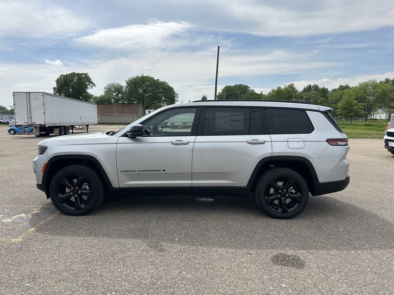 2024 Jeep Grand Cherokee L Altitude X 4x4Image 5