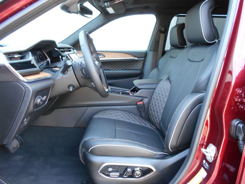 New 2025 Jeep Grand Cherokee L Summit Reserve 4x4Image 6
