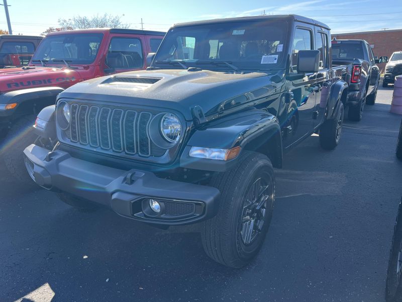 New 2026 Jeep Gladiator Sport S 4x4Image 1