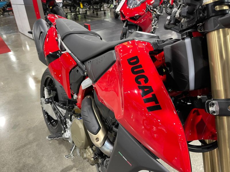 New 2025 Ducati HYPERMOTARD 698 Image 17