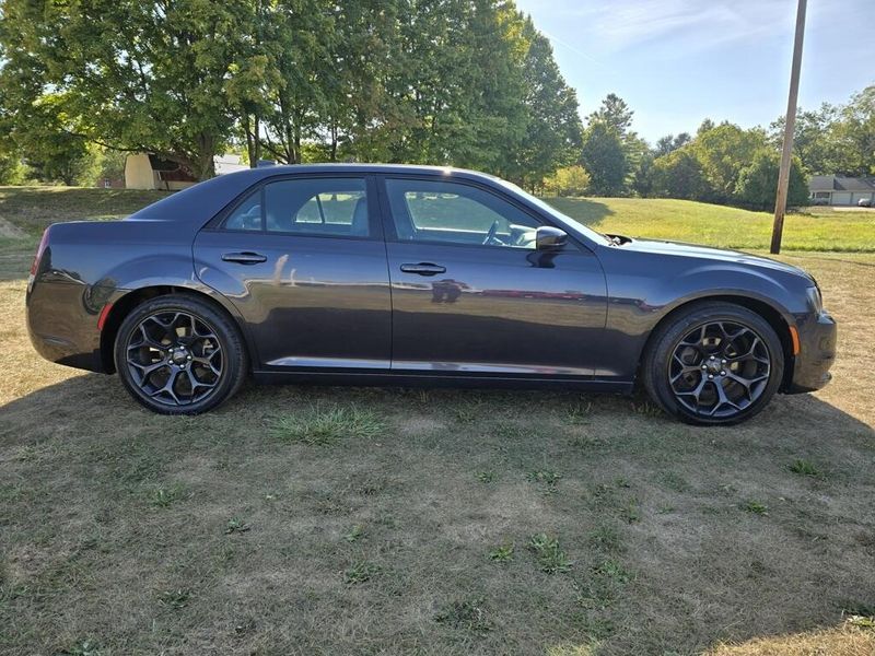 2019 Chrysler 300 S photo 4