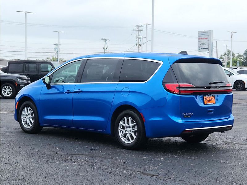 New 2027 Chrysler Pacifica Select