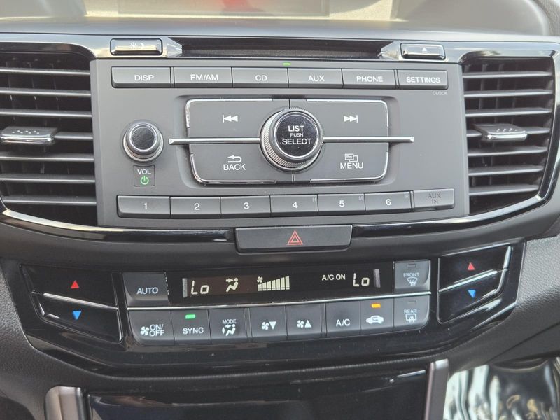 2017 Honda HR-V LX photo 9