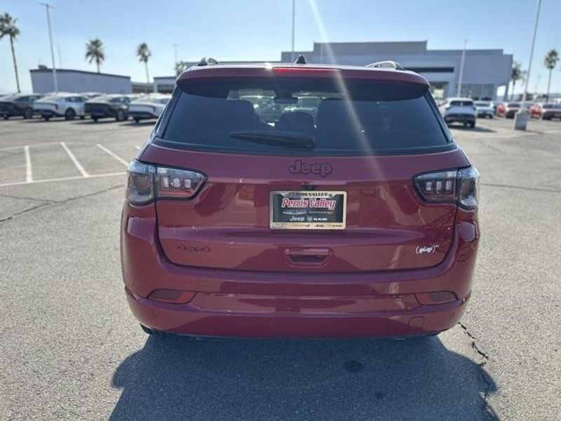 Used 2023 Jeep Compass LimitedImage 4