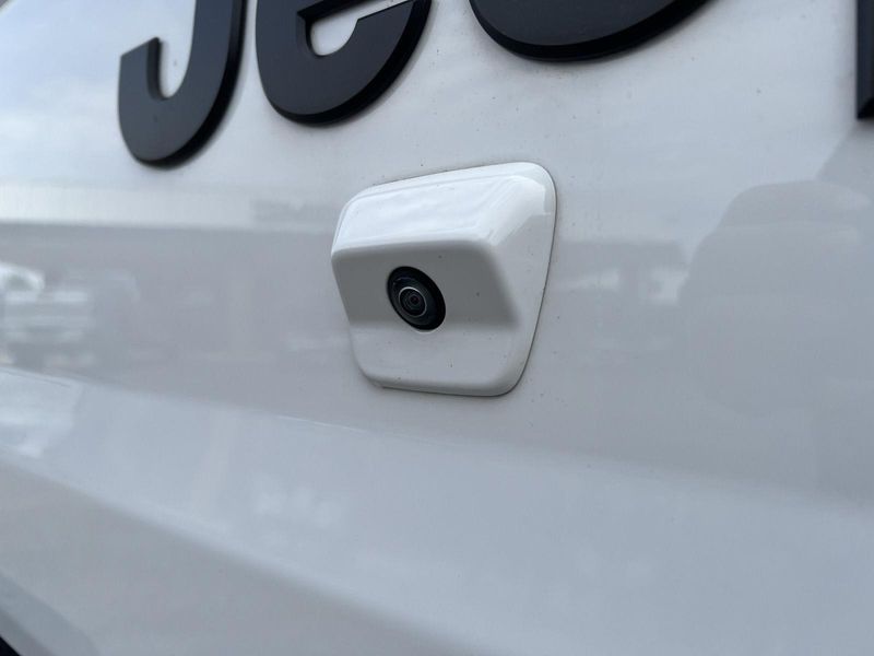 2021 Jeep Gladiator Willys photo 8