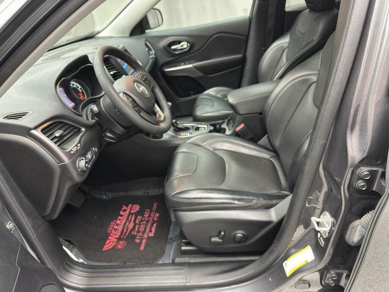 Used 2022 Jeep Cherokee Latitude LuxImage 9