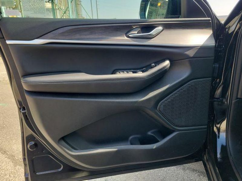 New 2026 Jeep Grand Cherokee Laredo Altitude 4x4