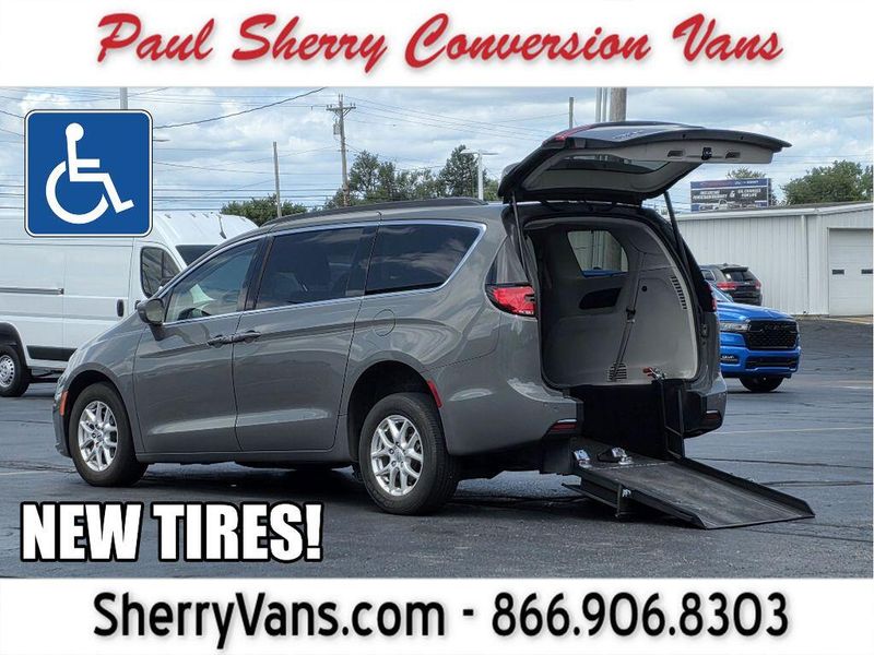 Used 2022 Chrysler Pacifica Touring L