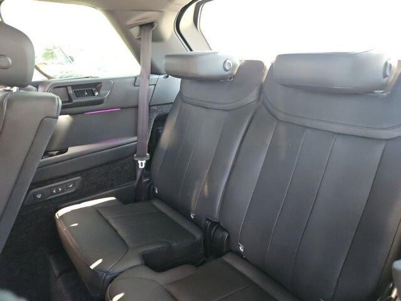 Used 2025 Land Rover Range Rover SE