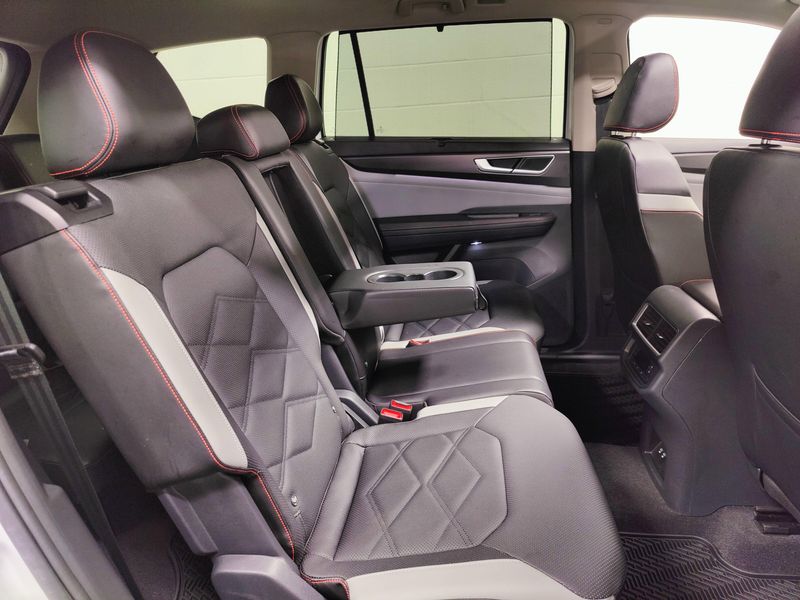 Used 2024 Volkswagen Atlas Peak Edition AWD SEL w/Sunroof/NavImage 21