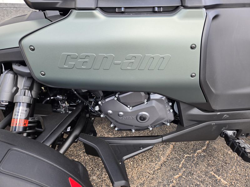 2025 Can-Am CANYON REDROCK MOSS GREEN Image 14