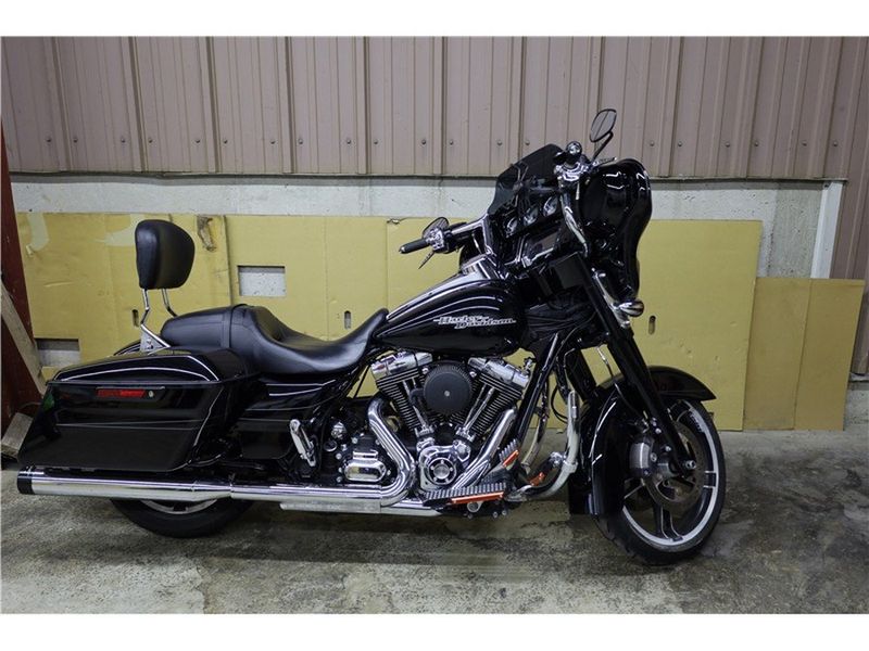 2016 Harley-Davidson Street Glide in a Black exterior color. New England Powersports 978 338-8990 pixelmotiondemo.com 