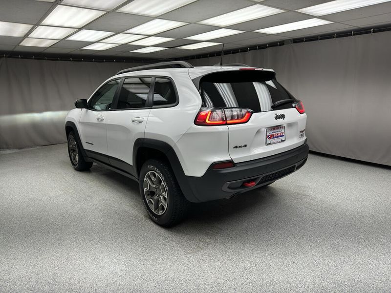 Used 2020 Jeep Cherokee TrailhawkImage 2
