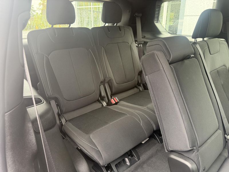 Used 2024 Jeep Grand Cherokee L Laredo