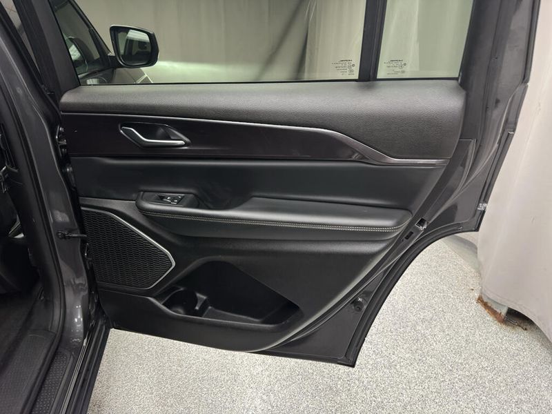 Used 2022 Jeep Grand Cherokee L LaredoImage 13