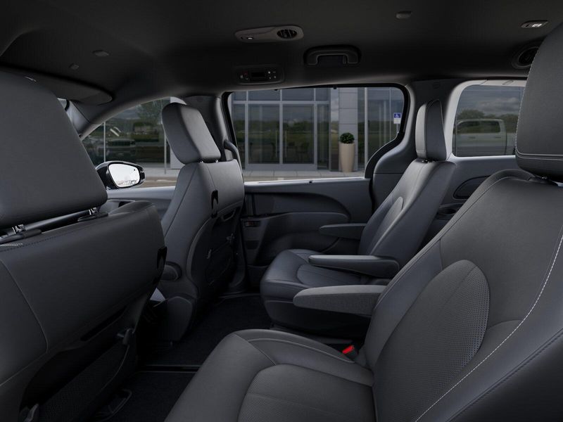 New 2026 Chrysler Pacifica SelectImage 24