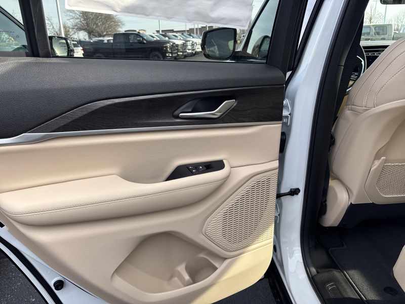 New 2025 Jeep Grand Cherokee Limited 4x4Image 23