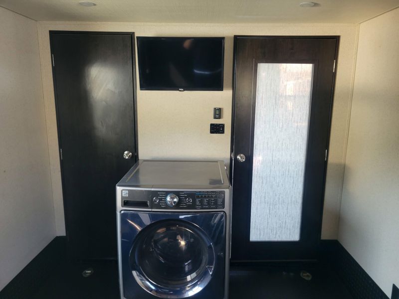 Used 2017 GRAND DESIGN MOMENTUM M- 388M Image 12