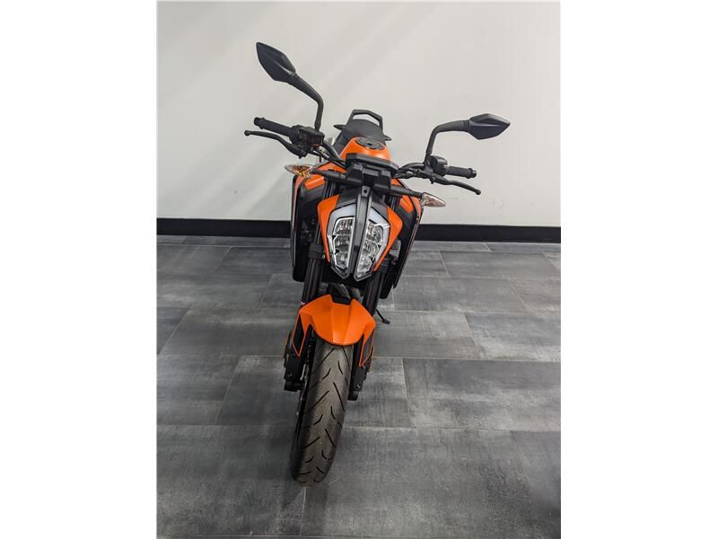 2022 KTM 890 DUKE Image 3