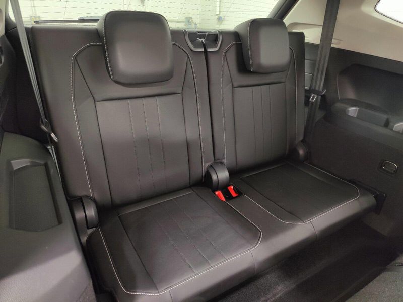 2023 Volkswagen Tiguan SE 7 Passenger SeatingImage 15