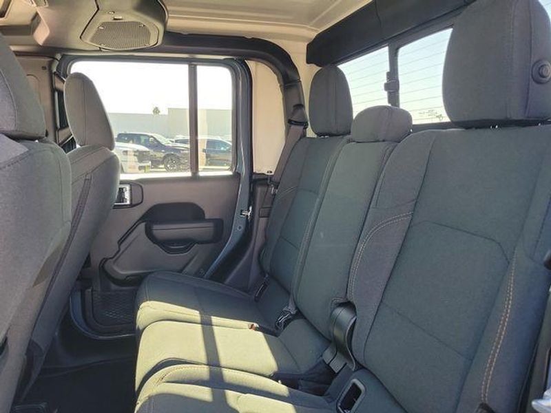 New 2026 Jeep Gladiator Sport S 4x4