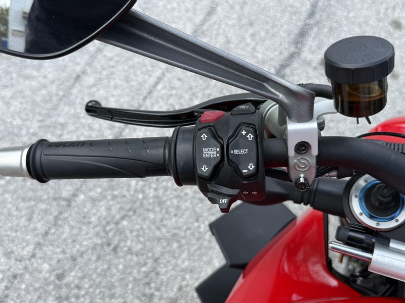 2022 Ducati Streetfighter V4 S