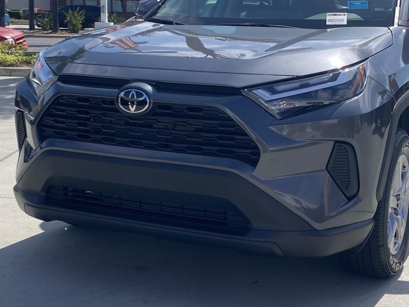 2025 Toyota RAV4 XLEImage 7