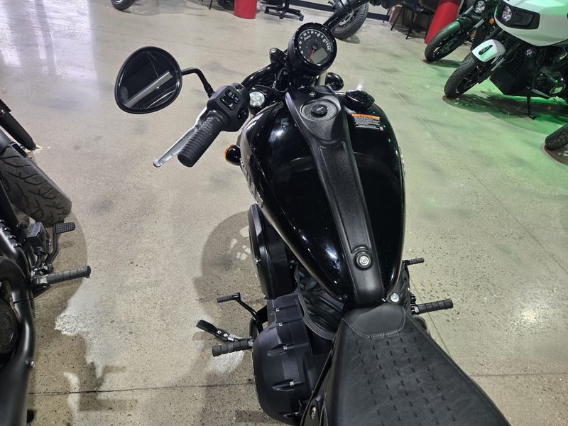USED 2024 INDIAN MOTORCYCLE CHIEF BLACK METALLIC 49ST BASE Image 15