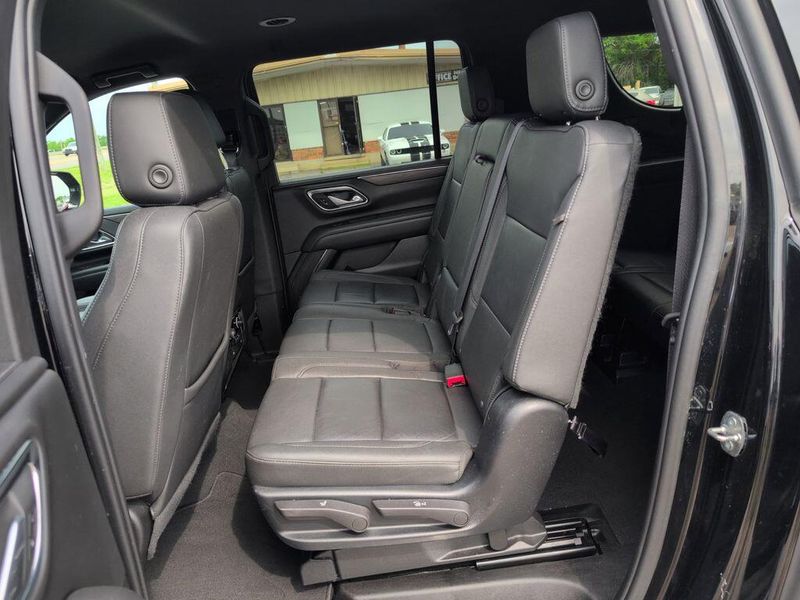 2023 Chevrolet Suburban LTImage 29