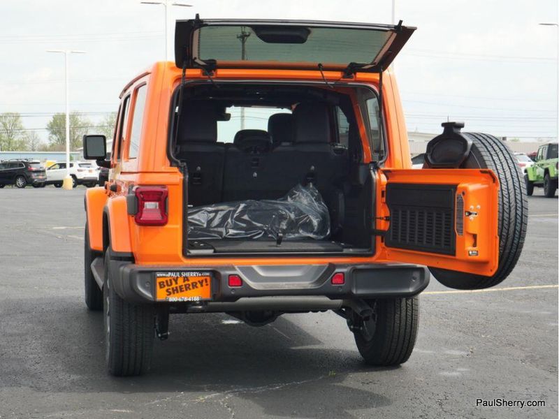 2025 Jeep Wrangler 4-door SaharaImage 17