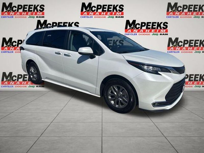 Used 2023 Toyota Sienna XLEImage 7