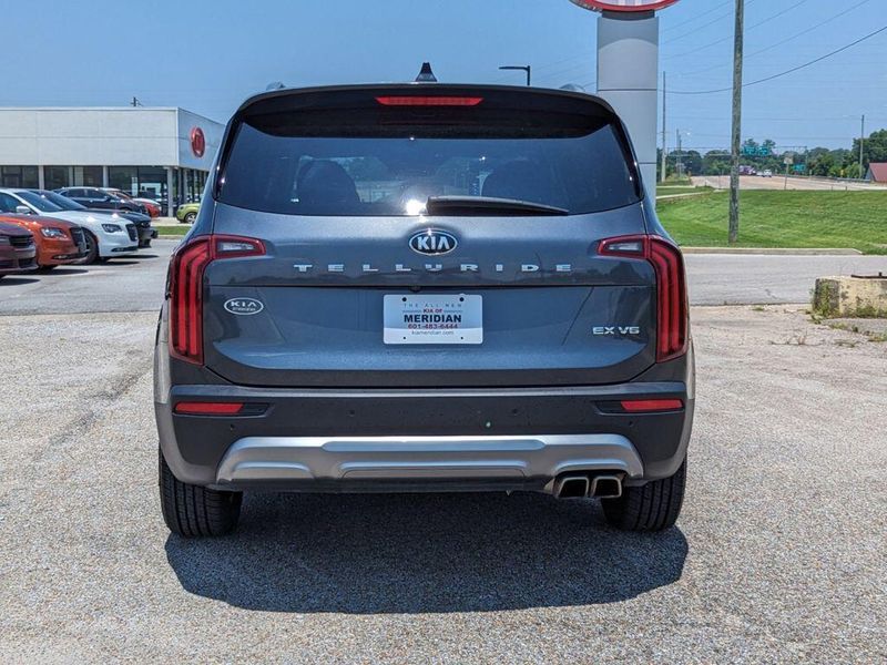 2021 Kia Telluride EX in a Gravity Grey exterior color and Blackinterior. Johnson Dodge 601-693-6343 pixelmotiondemo.com 