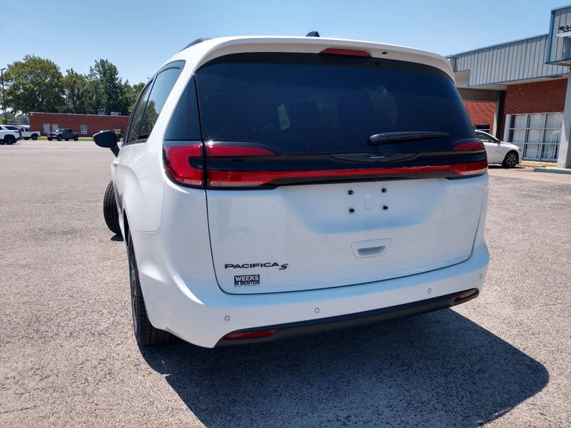 2023 Chrysler Pacifica Touring LImage 6