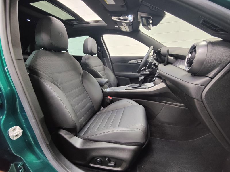 Used 2024 Alfa Romeo Tonale Ti Premium eAWD w/Sunroof/Actic/High PerfImage 4