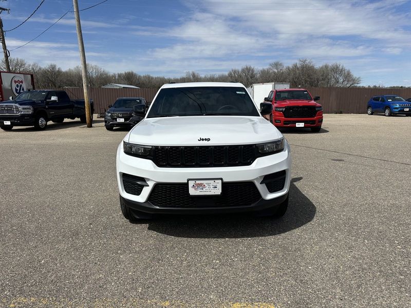 2024 Jeep Grand Cherokee Altitude X 4x4Image 3